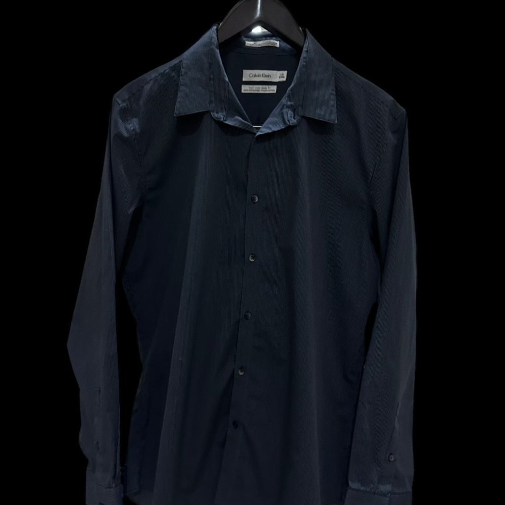Calvin Klein Non Iron Body Fit Navy Blue Pin Stripe Long Sleeve Shirt Size L